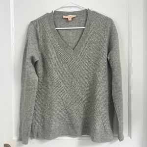 Wythe NY Grey Cashmere V Neck Sweater Size
M $390